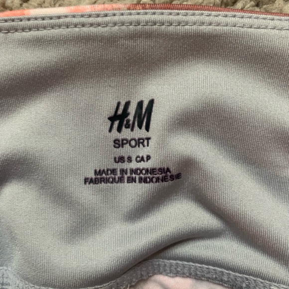 H&M Sport. - Picture 2 of 3